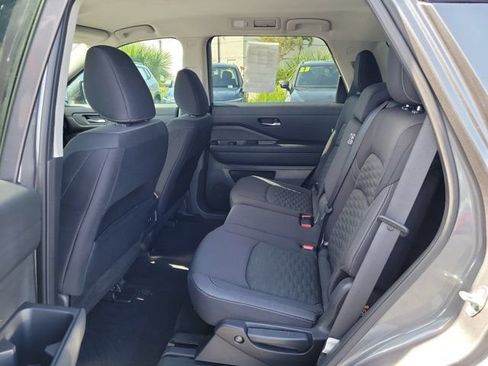 Used 2022 Nissan Pathfinder SV FWD image 12