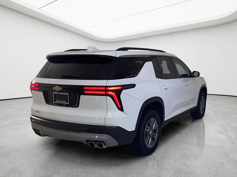 Used 2025 Chevrolet Traverse LT FWD image 57