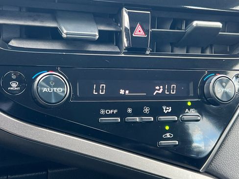 Used 2023 Toyota Camry SE image 16