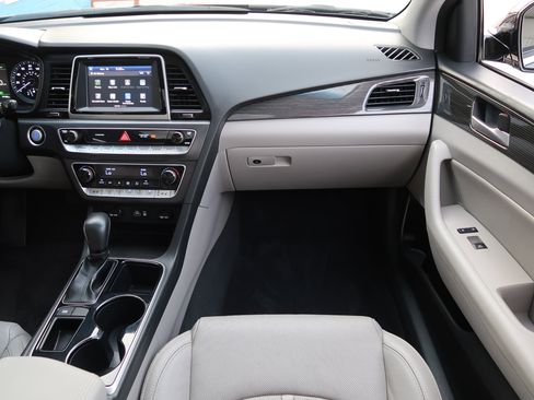 Used 2018 Hyundai Sonata Limited image 15