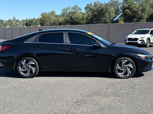 Used 2025 Hyundai Elantra Limited FWD image 2