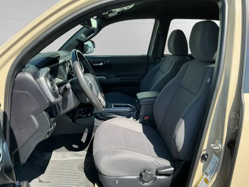 Certified 2019 Toyota Tacoma TRD Off-Road w/ Technology Package AWD/4WD image 9