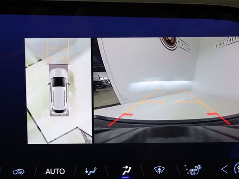 Used 2025 Chevrolet Equinox EV RS FWD image 22