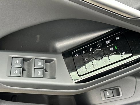 New 2025 Audi Q6 e-tron Premium Plus image 13