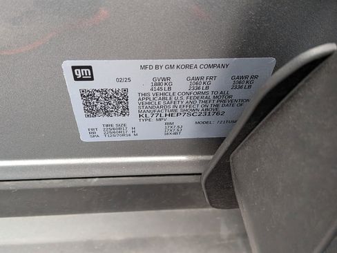 Used 2025 Chevrolet Trax LT image 35