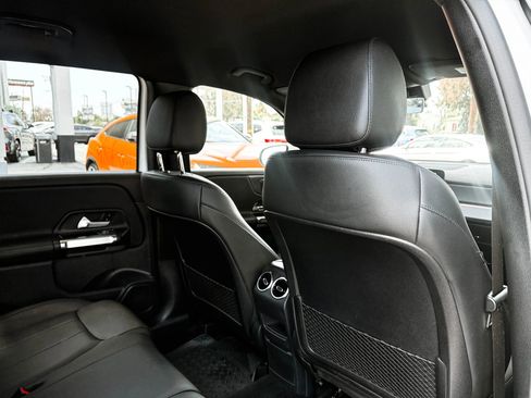 Used 2022 Mercedes-Benz GLB 250 4MATIC image 28