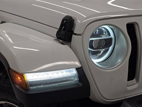 Used 2020 Jeep Gladiator Overland image 47