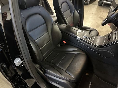 Used 2021 Mercedes-Benz GLC 300 4MATIC image 31