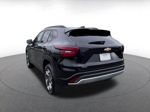 Used 2025 Chevrolet Trax LT image 11