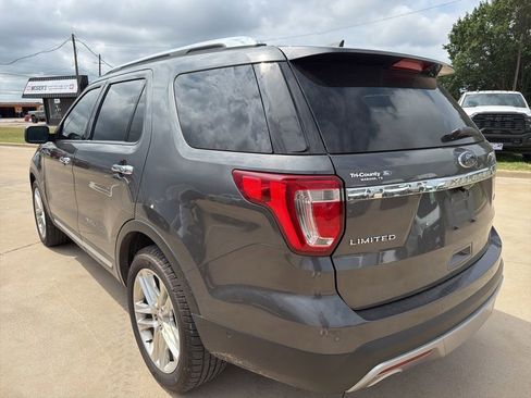 Used 2016 Ford Explorer Limited w/ Equipment Group 301A FWD image 10