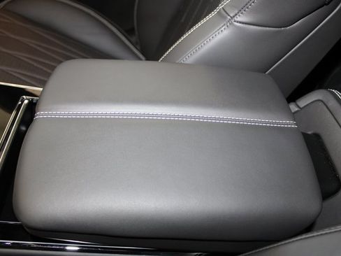 Used 2022 Bentley Flying Spur V8 image 34