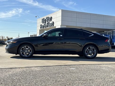 Used 2023 Honda Accord EX image 8