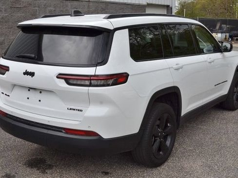 Used 2023 Jeep Grand Cherokee L Limited w/ Black Appearance Package AWD/4WD image 8
