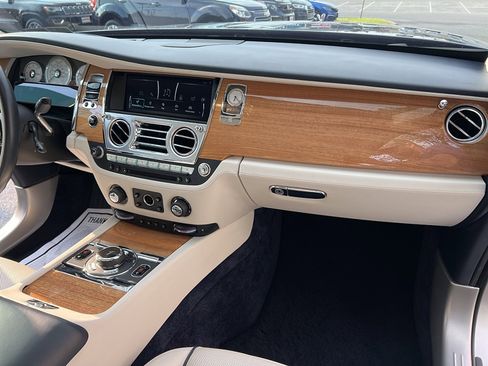 Used 2019 Rolls-Royce Wraith image 43