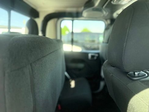 Used 2022 Jeep Gladiator Willys image 7