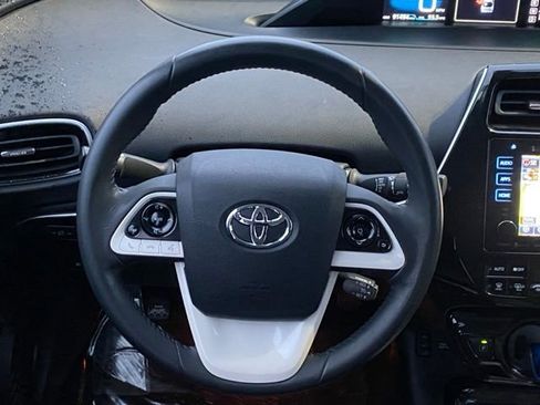 Used 2016 Toyota Prius Four image 11