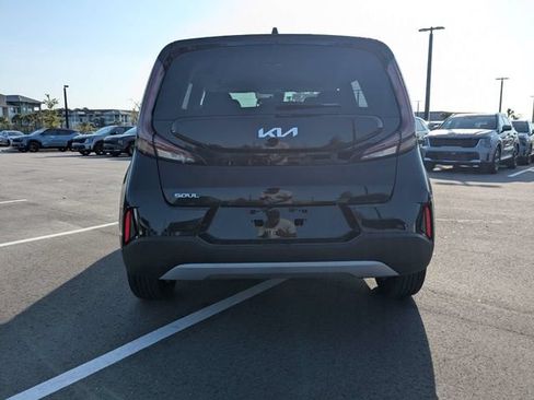 Used 2025 Kia Soul LX w/ LX Technology Package FWD image 4