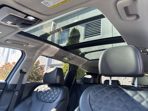 Used 2022 Hyundai Santa Fe SEL Premium image 2