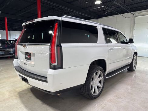 Used 2017 Cadillac Escalade ESV Luxury AWD/4WD image 7
