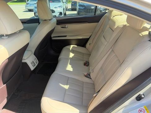 Used 2016 Lexus ES 350 w/ Luxury Package w/Wood Trim FWD image 12