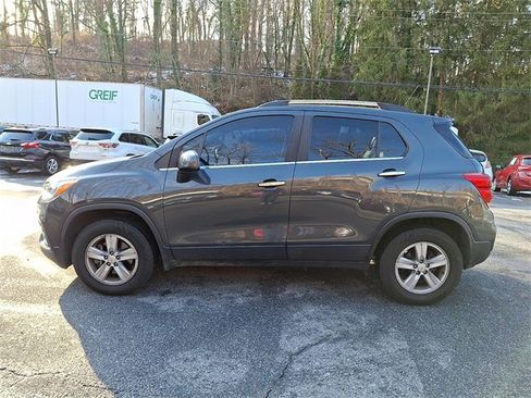 Used 2017 Chevrolet Trax LT w/ LT Convenience Package image 5