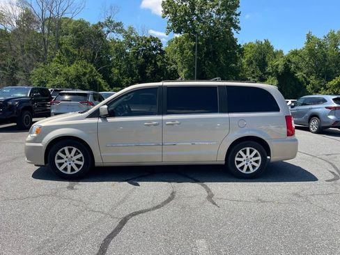 Used 2013 Chrysler Town & Country Touring FWD image 2