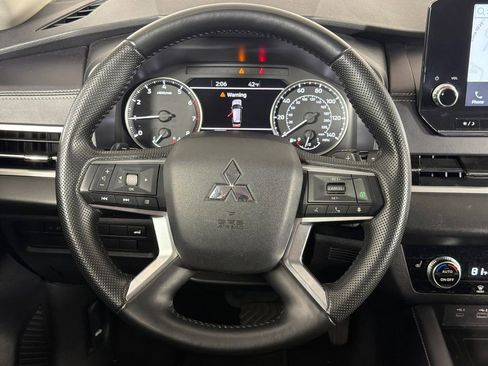 Used 2024 Mitsubishi Outlander SE image 25
