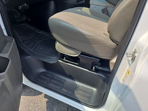 Used 2015 Chevrolet Express 2500 RWD image 19