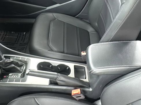 Used 2020 Volkswagen Passat 2.0T R-Line image 33