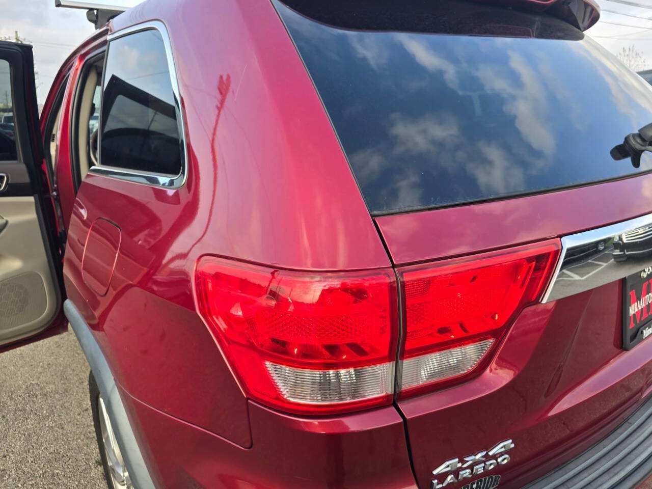 Used 2013 Jeep Grand Cherokee Laredo AWD/4WD image 12
