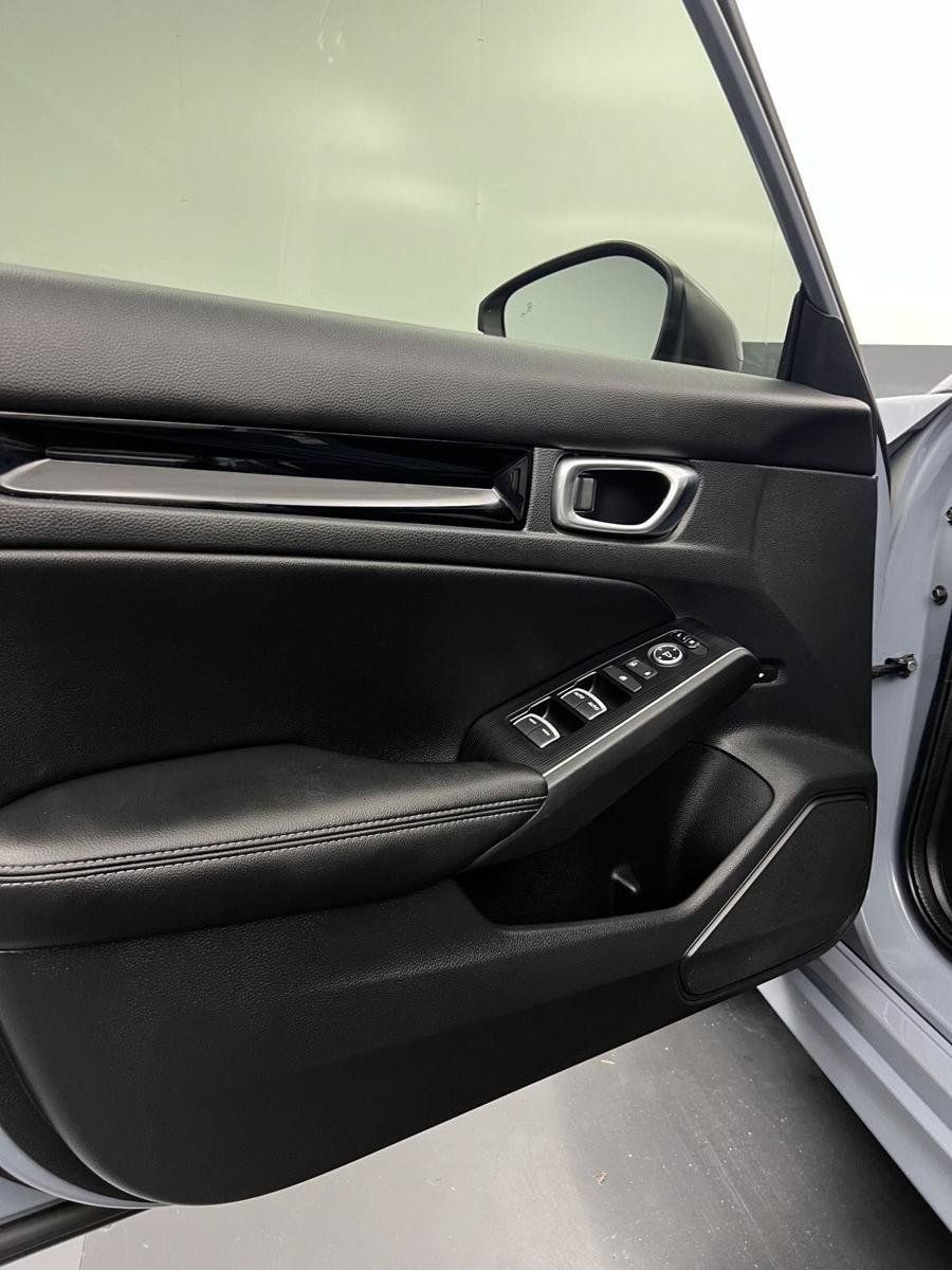Used 2023 Honda Civic Touring image 14