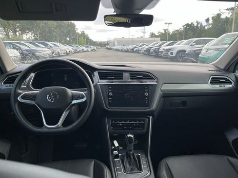 Used 2023 Volkswagen Tiguan SE image 18
