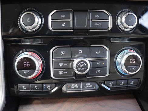 Used 2024 GMC Yukon XL Denali RWD image 39