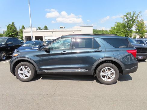Used 2023 Ford Explorer XLT w/ Equipment Group 202A AWD/4WD image 8