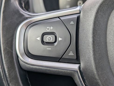 Used 2019 Volvo XC60 T5 Momentum w/ Multimedia Package image 25
