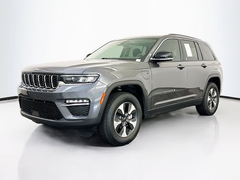 Used 2022 Jeep Grand Cherokee Limited 4xe image 3