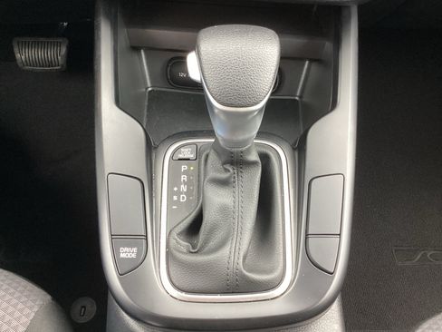 Used 2025 Kia Soul LX w/ LX Technology Package FWD image 24