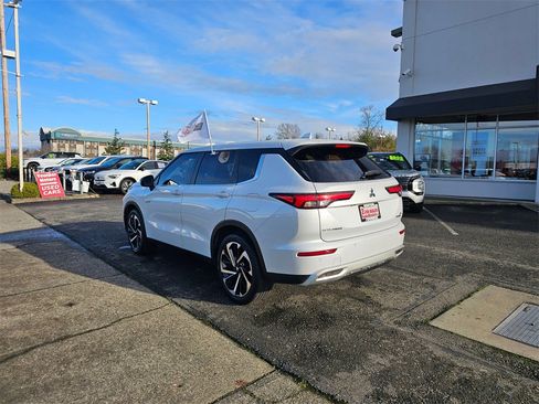 Used 2023 Mitsubishi Outlander SE image 7