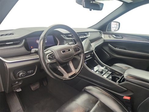 Used 2023 Jeep Grand Cherokee L Overland w/ Advanced Protech Group III image 10