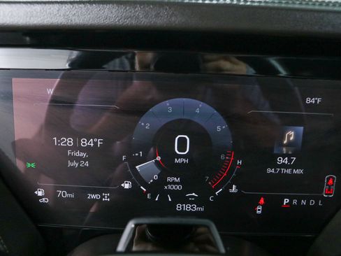 Used 2025 GMC Yukon AT4 w/ AT4 Premium Plus Package AWD/4WD image 16