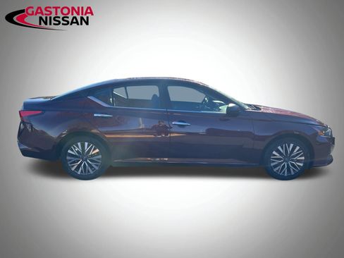 Used 2024 Nissan Altima 2.5 SV image 19
