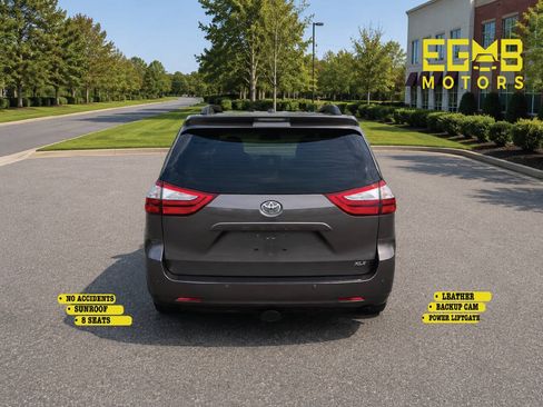 Used 2015 Toyota Sienna XLE w/ XLE Navigation Package FWD image 5