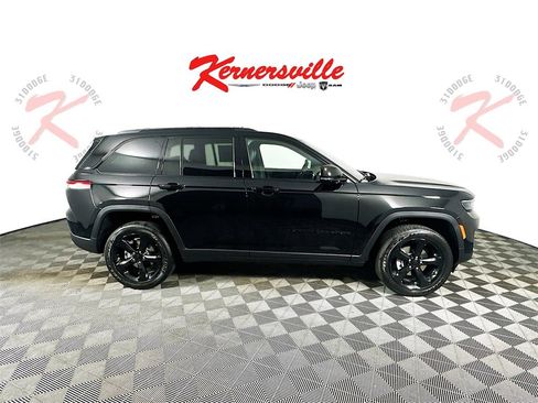 New 2025 Jeep Grand Cherokee Altitude image 8