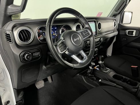 Used 2022 Jeep Wrangler Unlimited Sahara image 21