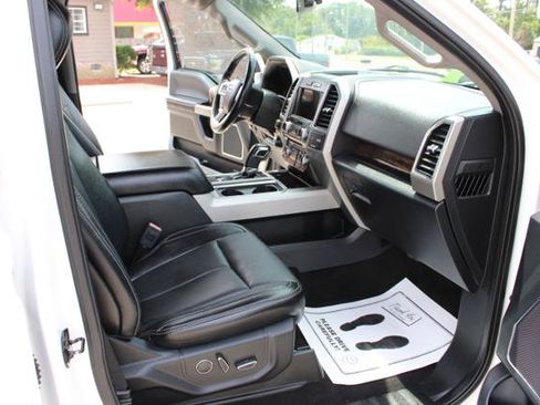 Used 2018 Ford F150 Lariat w/ Equipment Group 502A Luxury AWD/4WD image 22