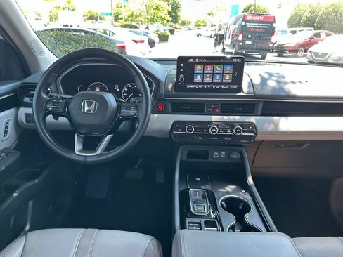 Used 2025 Honda Pilot Touring image 19