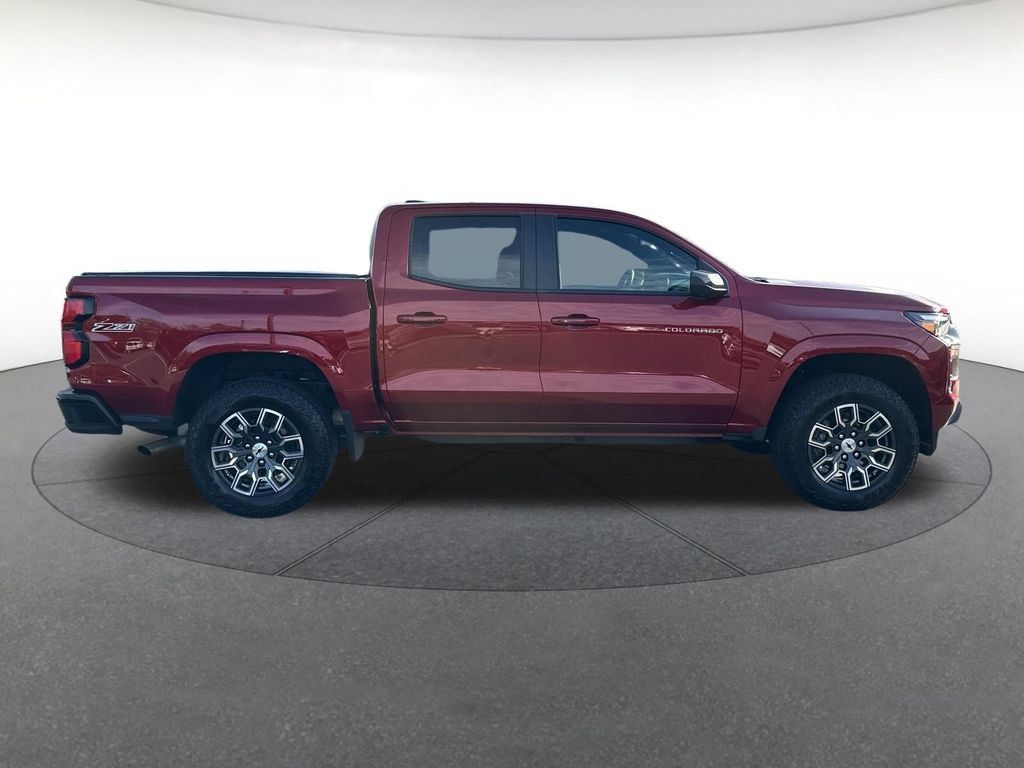 Used 2025 Chevrolet Colorado Z71 w/ Technology Package AWD/4WD image 7