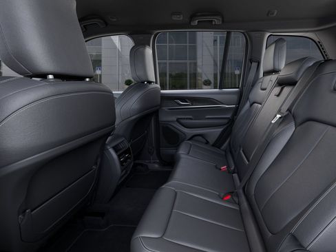 New 2025 Jeep Grand Cherokee Limited w/ Black Appearance Package AWD/4WD image 24