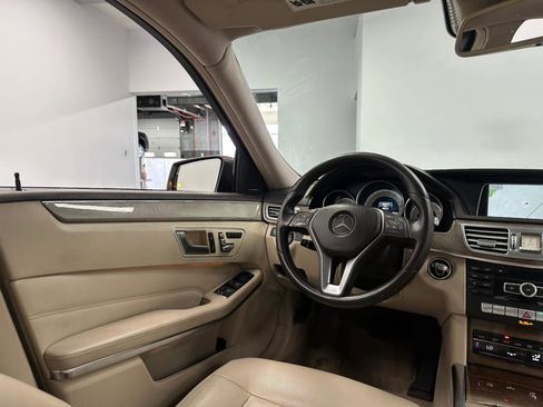 Used 2014 Mercedes-Benz E 350 4MATIC Sedan image 41