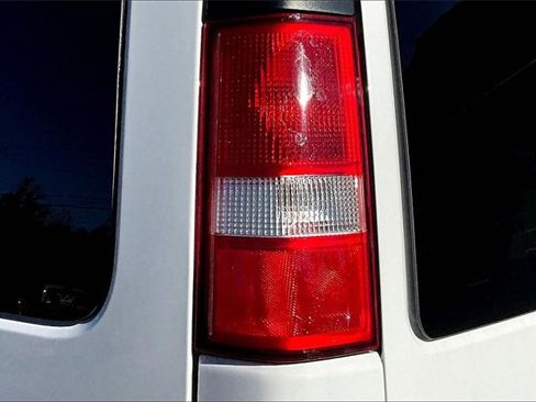 Used 2020 Chevrolet Express 3500 LS image 31